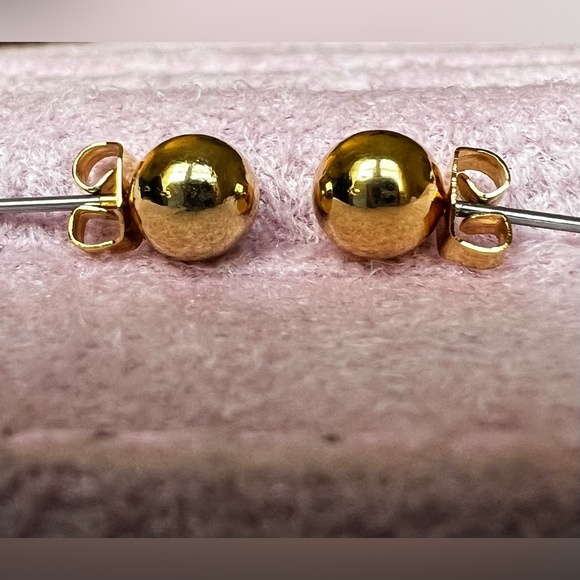 Dainty little glove earrings - Picture 4 of 4